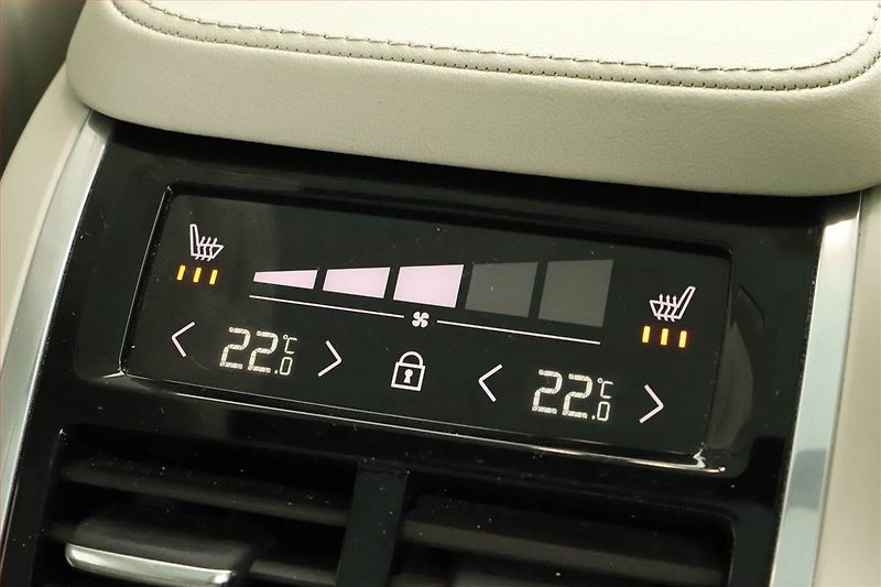 Volvo XC90 (2023) B5 AWD - fotka 9 z 21