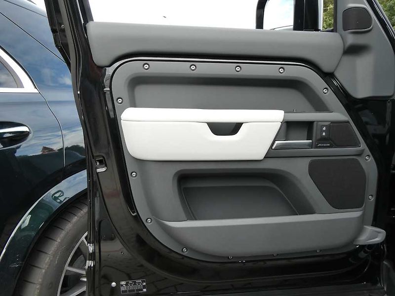 Land Rover Defender (2026) 110 3,0 X-Dynamic SE D200 - fotka 13 z 35