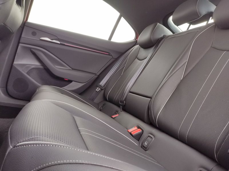 Škoda Superb (2025) iV SportLine 1,5 Tsi 150 Kw DS - fotka 33 z 44