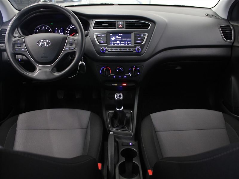 Hyundai i20 1,3 i 55kW Family+ 27 200km! - fotka 8 z 17