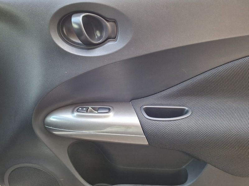 Nissan Juke (2012) 1.6i 86kW MAN -PARK.SENZORY - fotka 17 z 31