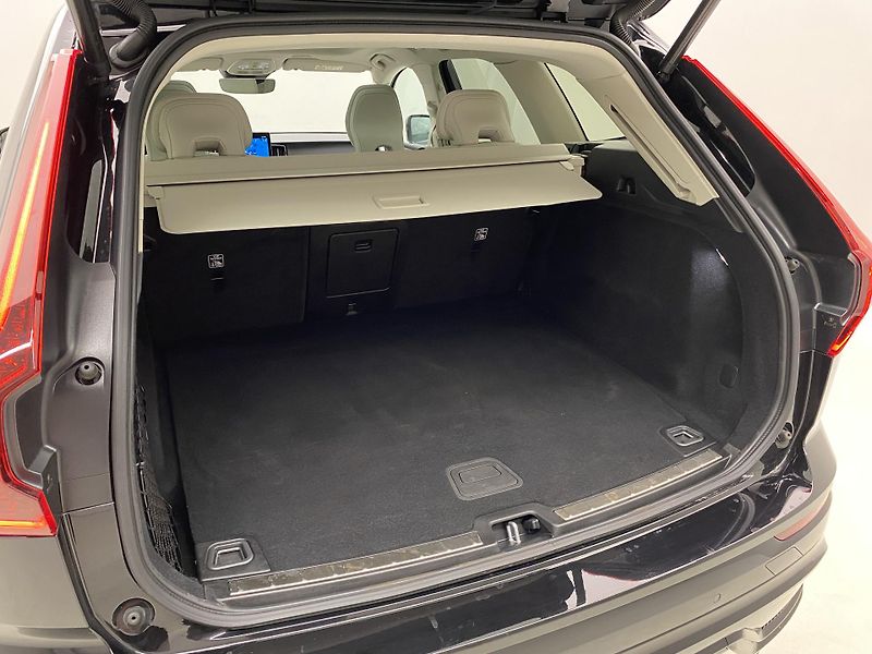 Volvo XC60 T8 AWD RECHARGE DARK ULTRA CZ - fotka 6 z 67