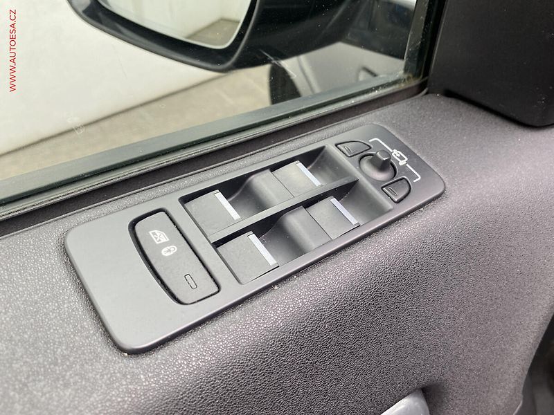 Land Rover Discovery Sport (2019) 2.0 TD4 HSE 4x4, AT, bixen - fotka 13 z 20
