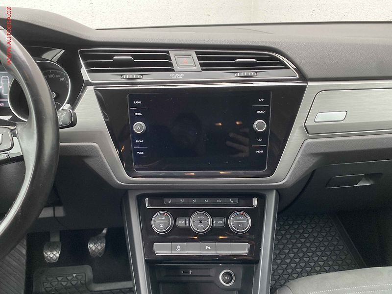 Volkswagen Touran (2020) 1.5 TSi, ČR, LED, park. - fotka 12 z 17