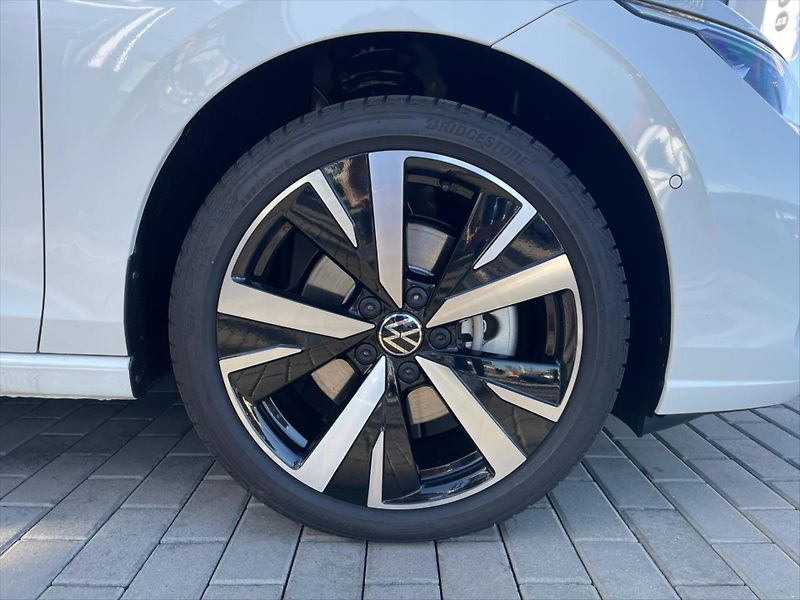 Volkswagen Golf (2025) 1,5 TSI eHybrid 150 kW 6DSG  P - fotka 12 z 21