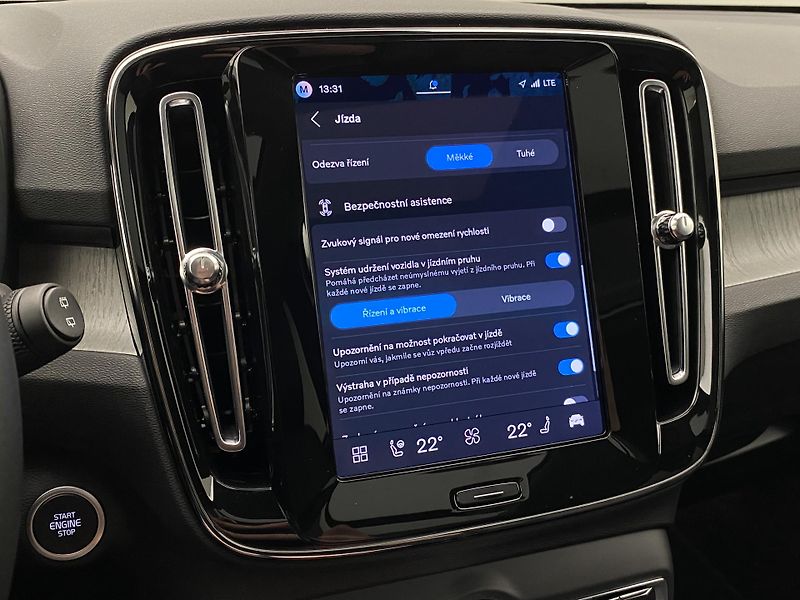 Volvo XC40 (2026) B3 AUT DARK ULTRA - fotka 49 z 66