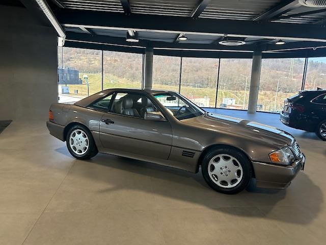Mercedes-Benz SL (1990) 500 kabriolet - fotka 7 z 26