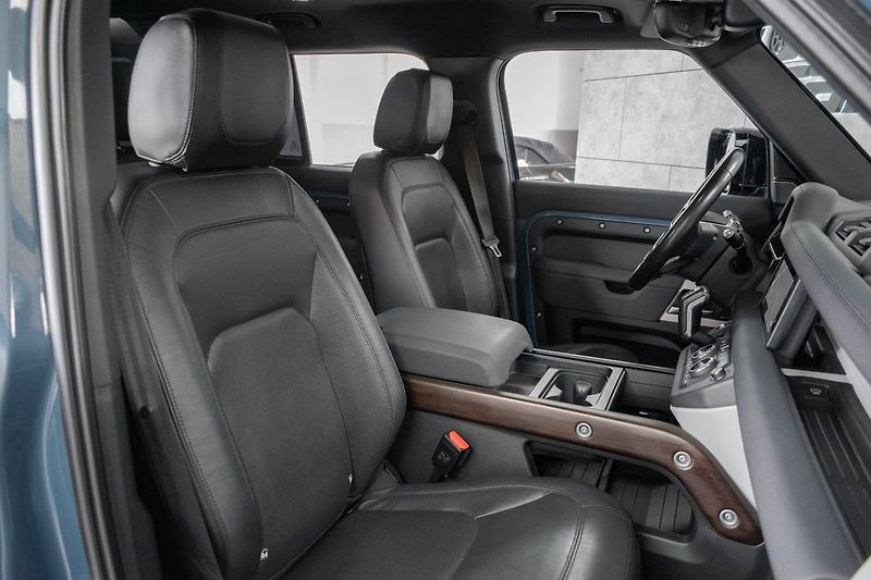 Land Rover Defender 110 D300 SE *ZÁRUKA*TAŽNÉ*ČR* - fotka 12 z 55