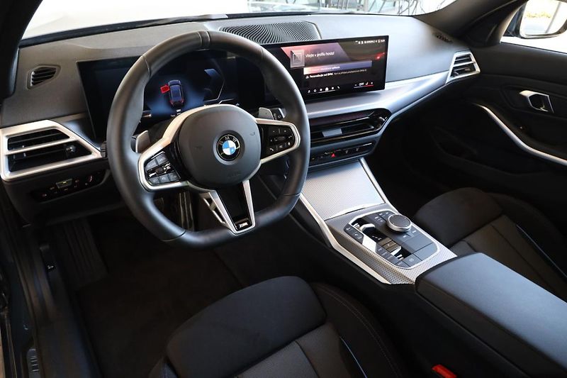 BMW Řada 3 330i xDrive Touring - fotka 2 z 22