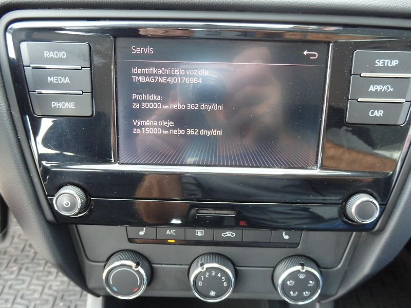 Škoda Octavia 1.6 TDI 85 kW KLIMA, ESP - fotka 12 z 15
