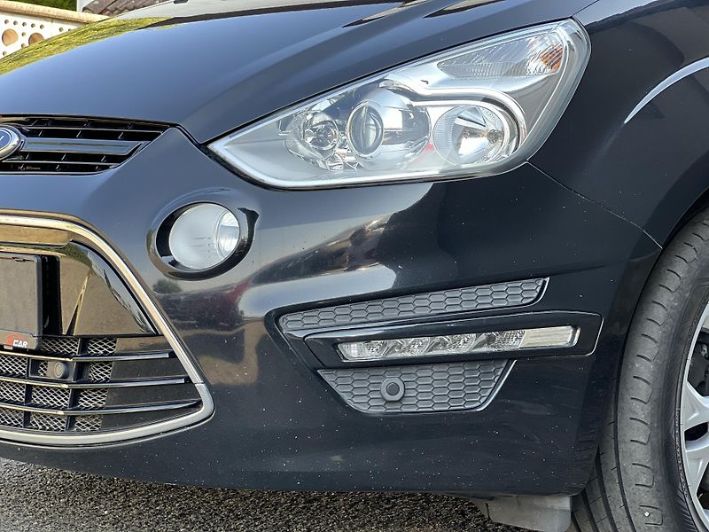 Ford S-MAX 2.2TDCi AUTOMAT NAVI KLIMA - fotka 40 z 44