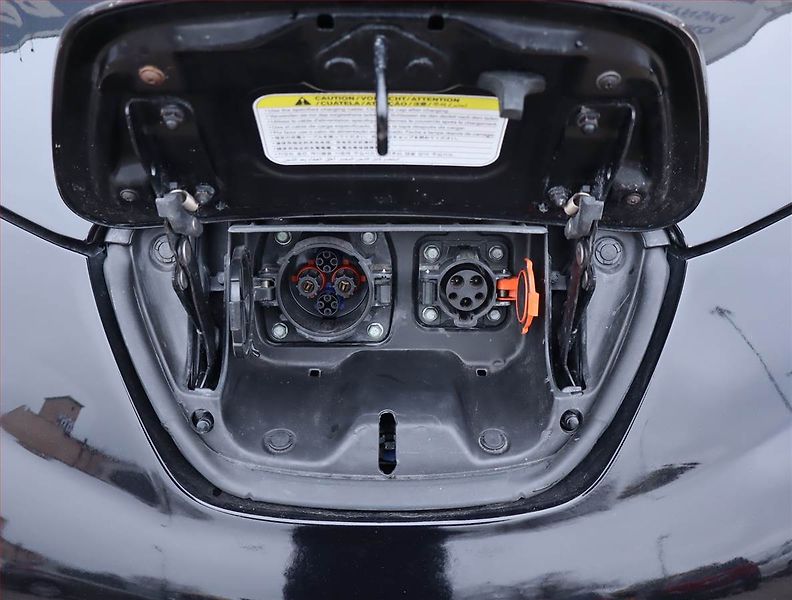 Nissan Leaf (2012) 24 kWh, SoH 62%, Automat - fotka 17 z 17