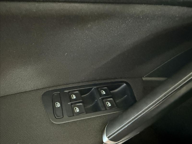 Volkswagen Golf 1,5   TSI 110kW,SOUND,SERVISKA - fotka 10 z 27