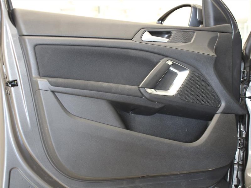 Peugeot 308 1,2 PT 81kW 1.maj.ČR 59tkm! - fotka 15 z 22