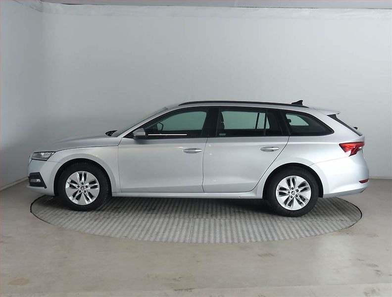Škoda Octavia (2022) Ambition 2.0 TDI, ČR,1.maj - fotka 3 z 19