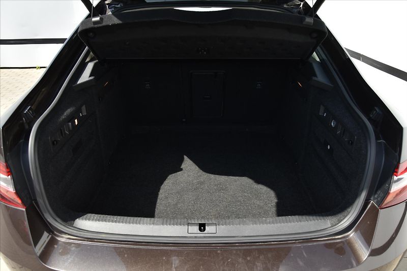 Škoda Superb 2.0 TSI 206kW DSG 4x4 STYLE ČR - fotka 12 z 33