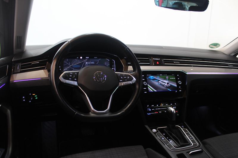 Volkswagen Passat (2021) 2.0TDI DSG Display LED - fotka 33 z 36