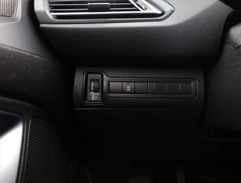Peugeot 308 (2020) Active 1.5 BlueHDi, ČR,1.maj - fotka 15 z 17