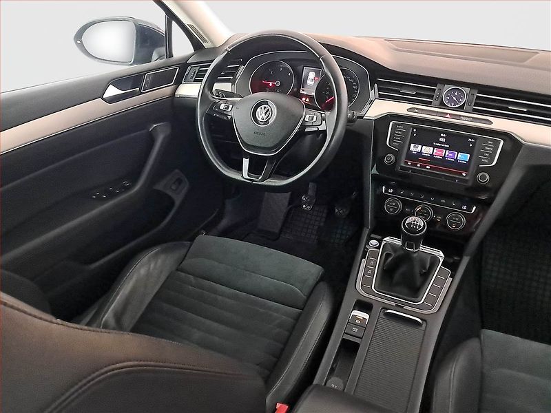 Volkswagen Passat (2015) 2.0 TDI, 4X4, Navi, Tempomat - fotka 7 z 18
