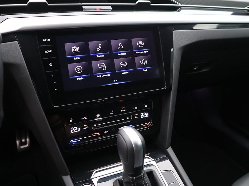 Volkswagen Arteon 2,0 TSI 206kW 4Motion DSG R-Li - fotka 19 z 32