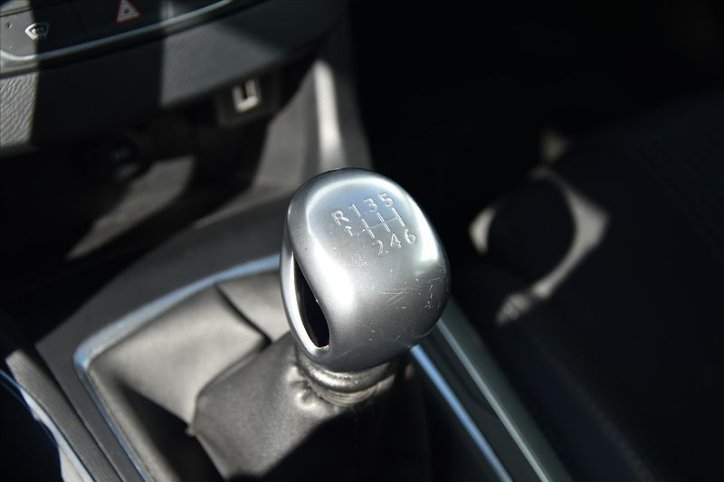 Peugeot 308 SW 1.5HDI 96kW LED PANORAMA ČR - fotka 21 z 23