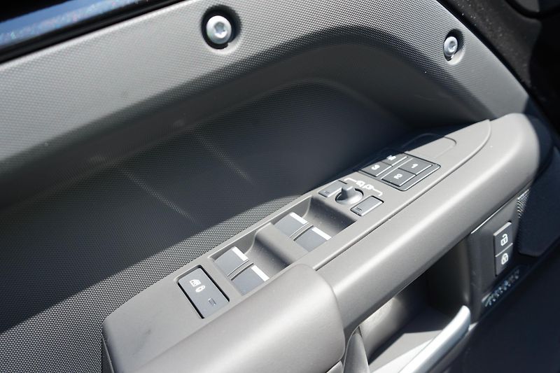 Land Rover Defender (2026) 110 X-Dynamic HSE P425     - fotka 13 z 37