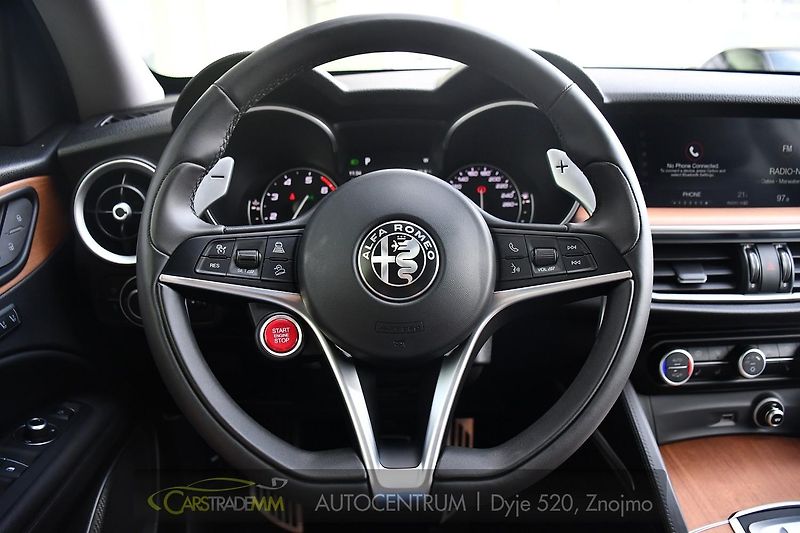 Alfa Romeo Stelvio 2.0 Q4 VELOCE - fotka 28 z 52