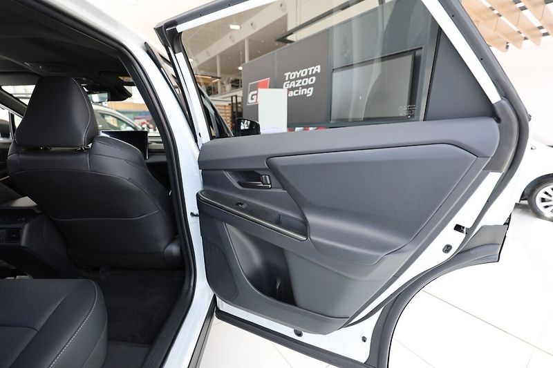 Toyota bZ4X Executive AWD 73.1 kWh - fotka 15 z 18