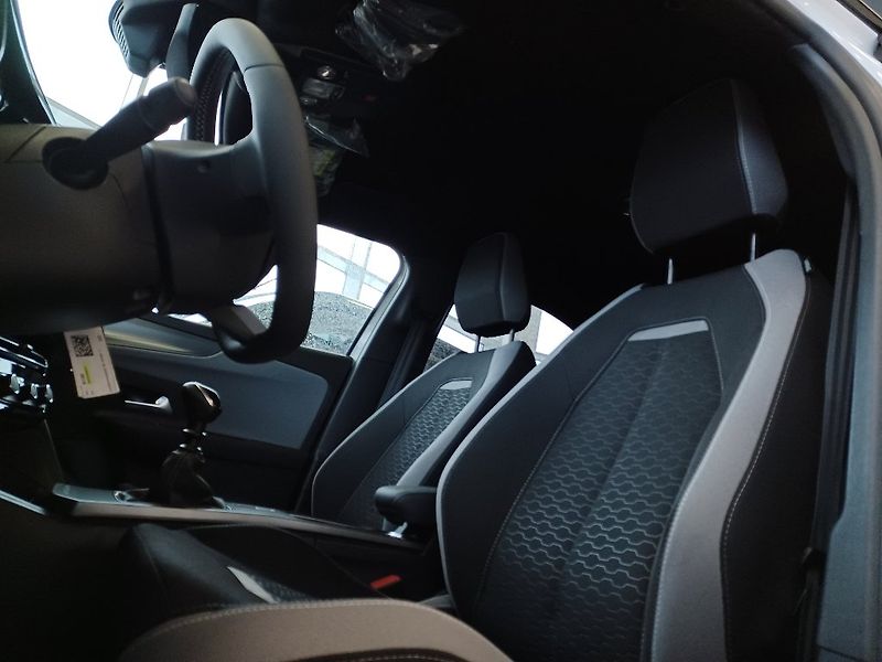 Opel Mokka (2025) HIT 1.2 TURBO (100kW/136k) MT6 - fotka 17 z 19