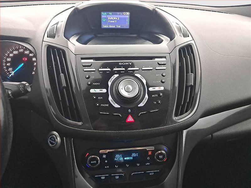 Ford Kuga (2013) 2.0 TDCi, 4X4, Tempomat - fotka 12 z 21