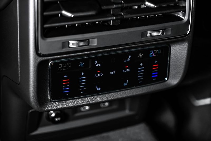 Audi Q8 50TDI Sline Laser B&O - fotka 20 z 26