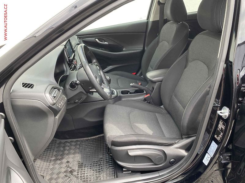 Hyundai i30 (2021) 1.5 T-GDi, ČR, Smart, LED - fotka 9 z 19