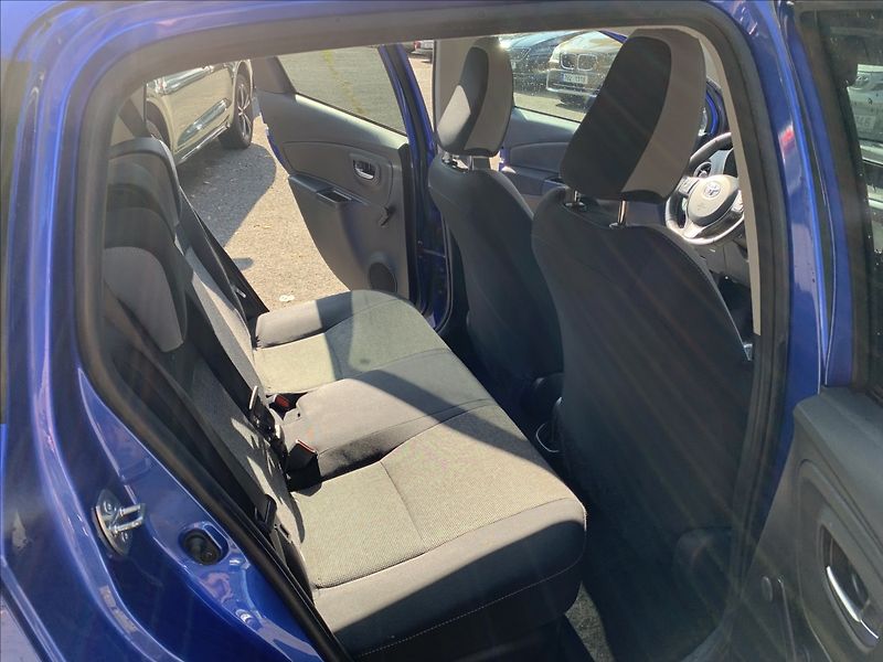 Toyota Yaris 1,5 HYBRID - fotka 18 z 20