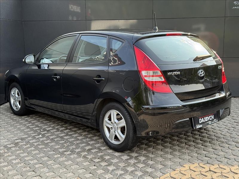 Hyundai i30 1,4 i Trikolor Plus ČR - fotka 6 z 26