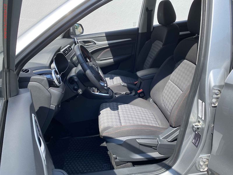 MG ZS (2023) 1.5, ČR, servis.kniha, LED - fotka 9 z 15