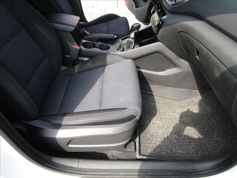 Hyundai Tucson 1.6T-GDi, aut. klima, 1. maj. - fotka 17 z 40