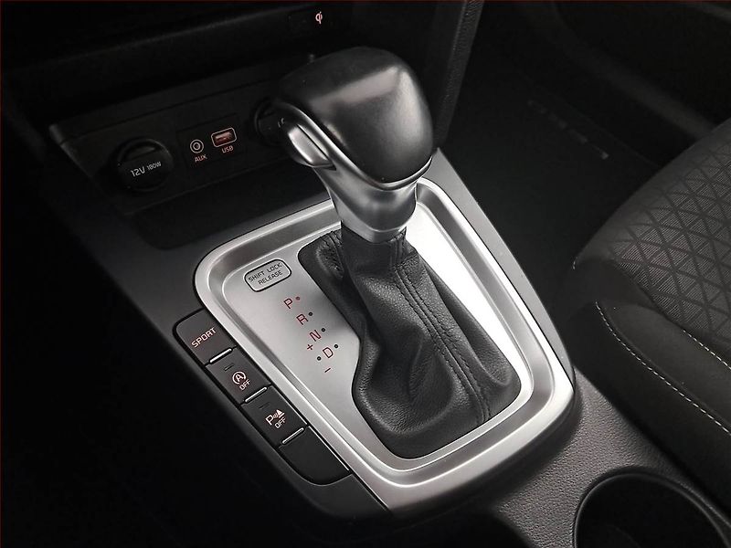 Kia Ceed (2018) 1.4 T-GDI, Automat, Navi - fotka 13 z 19