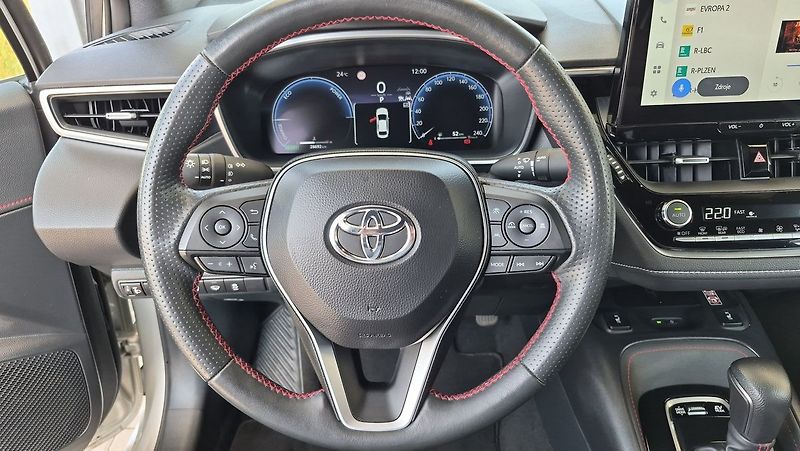 Toyota Corolla SD 1,8 HEV GR Sport - fotka 13 z 25