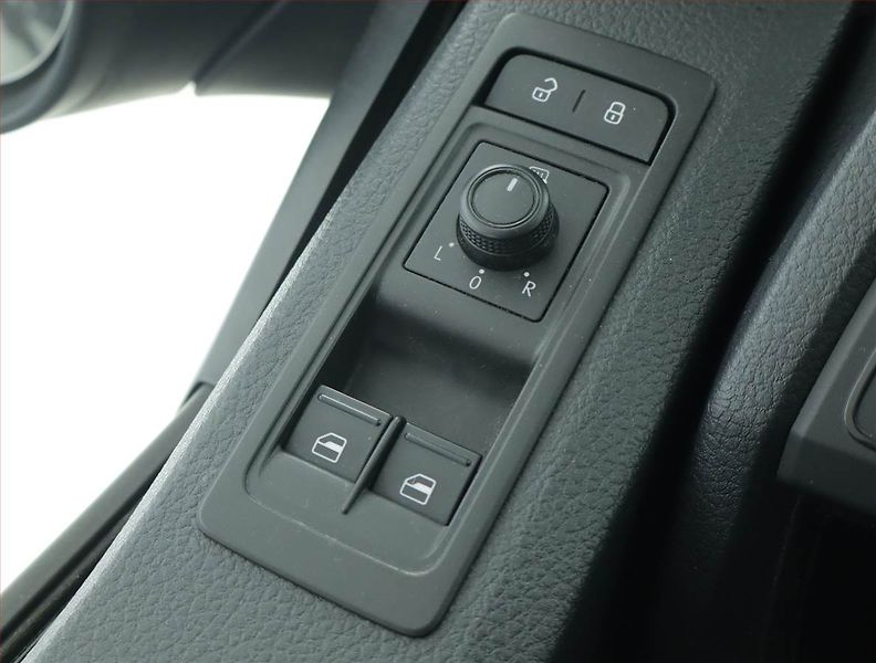 Volkswagen Caravelle (2018) Comfortline 2.0 TDI - fotka 17 z 19