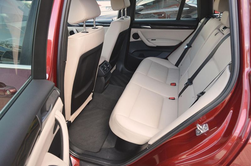 BMW X3 (2012) xDrive 20d 135kW AUTOMAT / ČR - fotka 17 z 36