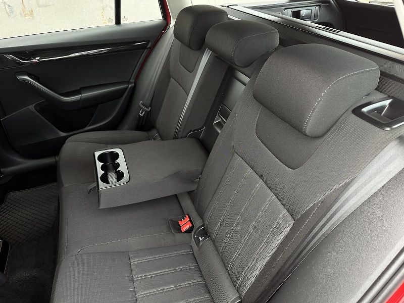 Škoda Octavia Combi 1.0TSi DSG Smartlink 2Z. - fotka 32 z 38
