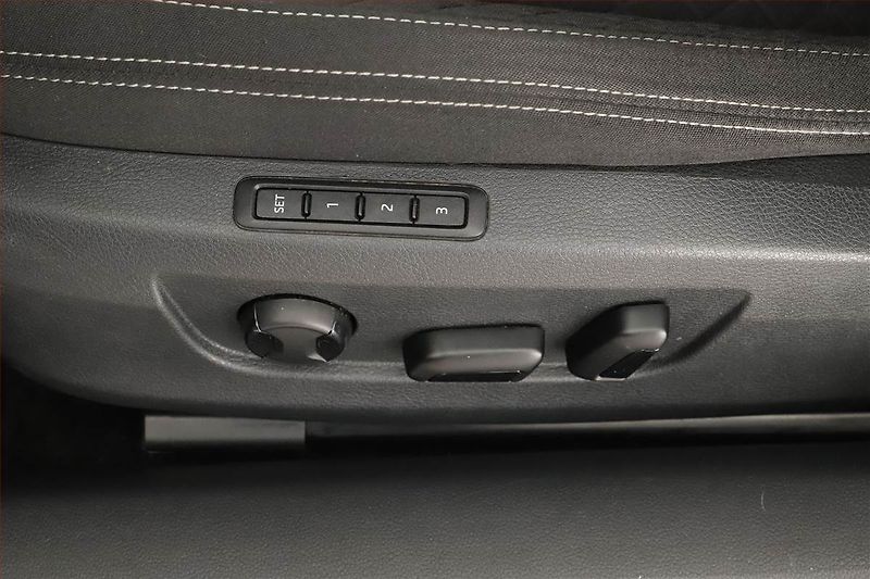 Škoda Superb (2016) Style 2.0 TDI, Navi, Bi-Xenony - fotka 10 z 19