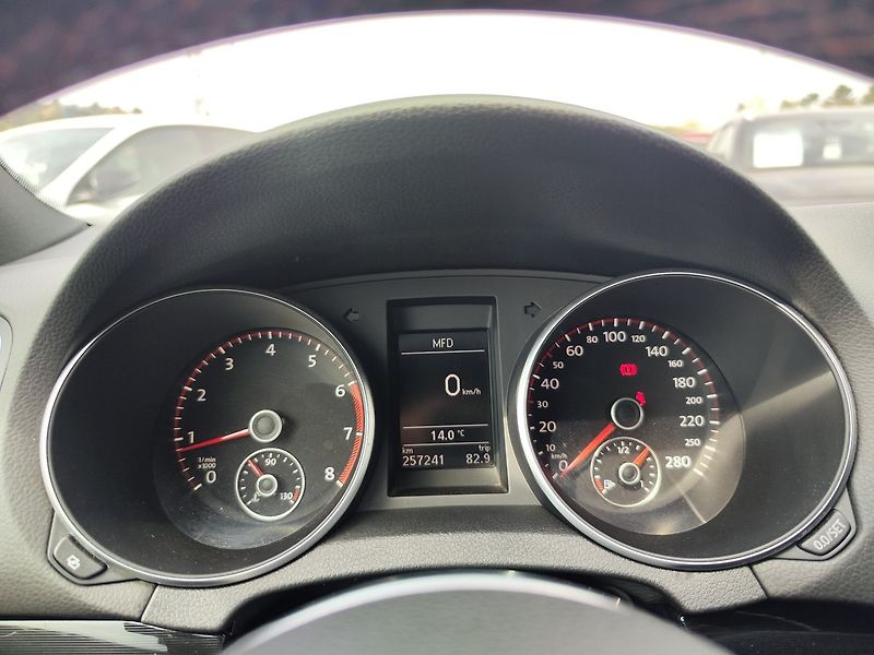 Volkswagen Golf 2.0 TSi/155kW GTI ČR 1.Maj. - fotka 14 z 27