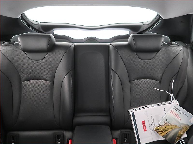 Toyota Prius (2017) 1.8 PHV - fotka 8 z 19