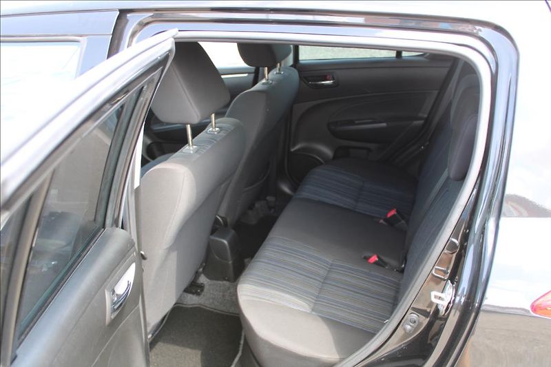 Suzuki Swift 1,2 i  4 x 4, SERVISKA - fotka 9 z 31