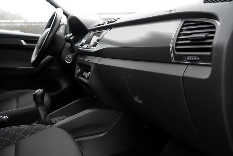 Škoda Fabia 1.2 TSI STYLE - fotka 17 z 26