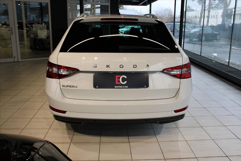 Škoda Superb TDi DSG Combi LED/DPH - fotka 5 z 27
