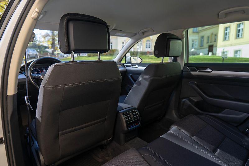 Volkswagen Passat 1.4 TSI DSG Kamera Cockpit Taž - fotka 17 z 38