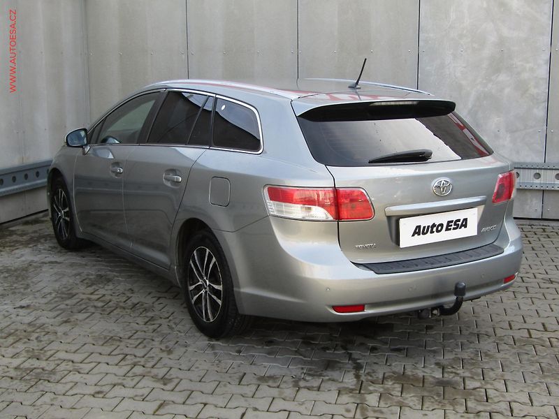 Toyota Avensis (2010) 1.8 i, AT, TZ - fotka 6 z 19