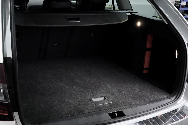 Škoda Octavia 3 FL Combi 1.8 TSI 132 kW DSG - fotka 37 z 38